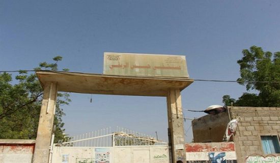 الحديدة: إصابة طبيب وحارس أمنٍ في قصف حوثي ‏على مستشفى حيس