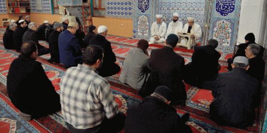 توجيهات حكومية بالدعاء في المساجد التركية لـ “نصرة الليرة”