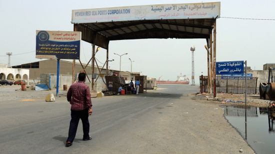 دبلوماسي:  الحوثيون حولوا ميناء الحديدة إلى منصة لإطلاق العمليات الحربية ضد الملاحة الدولية