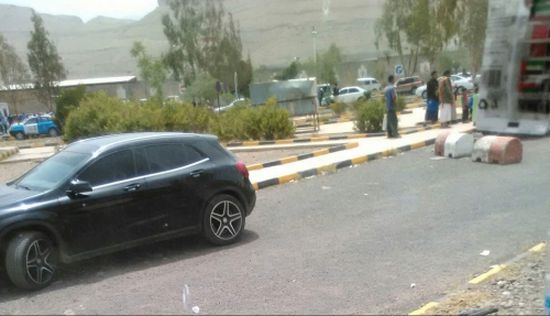 مشرف حوثي يعتدي على مدير أمن الجراحي في الحديدة بالضرب