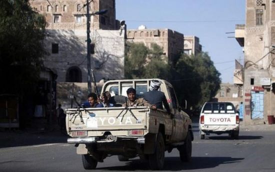 مليشيا الحوثي تواصل فرض " دورات طائفية " على الموظفين