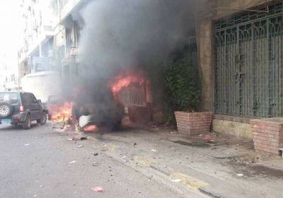 عاجل: أنفجار سيارة بالقرب من بنك سبأ الإسلامي بالمعلا