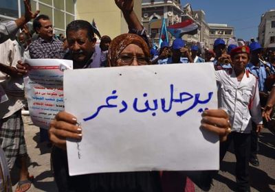 الغضب الشعبي يدفع الحكومة للتحقيق في أزمة كهرباء عدن