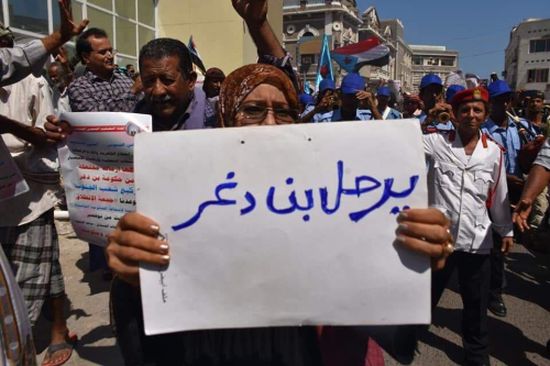 الغضب الشعبي يدفع الحكومة للتحقيق في أزمة كهرباء عدن