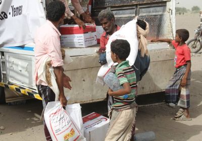 الهلال الأحمر الإماراتي يوزع 600 سلة غذائية في قرى التحيتا بالحديدة 