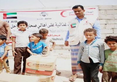 الهلال الأحمر الإماراتي يقدم مساعدات عاجلة للنازحين في شبوة 