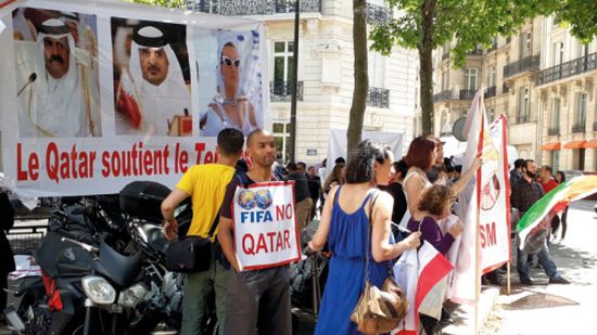 سجل دعم الميلشيات المسلحة يحاصر أمير قطر في لندن