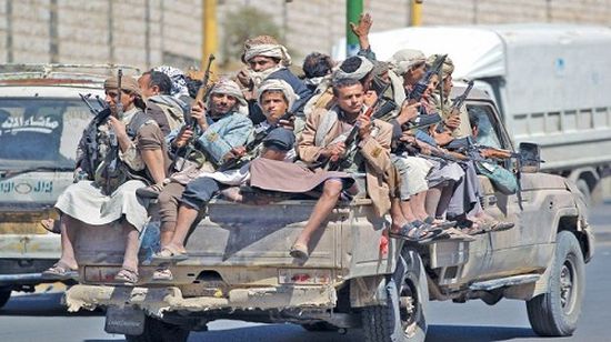 الحوثي يلفظ أنفاسه .. فرار المئات بأسلحتهم من مختلف الجبهات