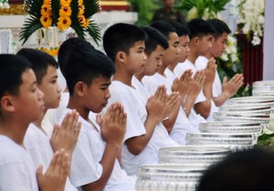 ترسيم فتية كهف تايلاند رهبانا بوذيين