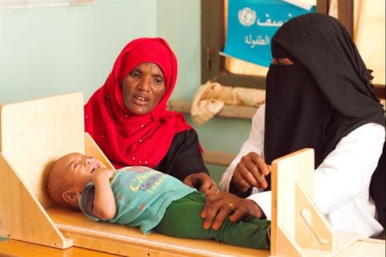 400 ألف طفل يمني يعانون من سوء التغذية الحاد