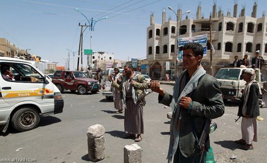 اشتباكات مسلحة بين ميليشيا الحوثي ومواطن بصنعاء تنتهي بإصابة موظف