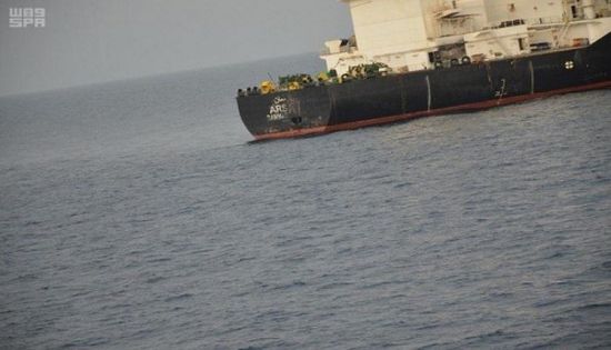 السعودية تعلق جميع شحنات النفط الخام عبر مضيق باب المندب