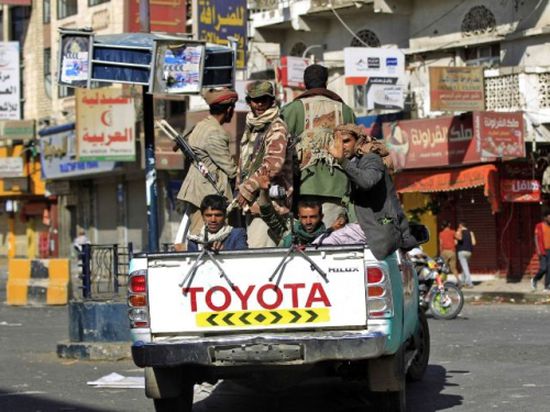 بسبب هزائمها المتتالية.. فجوة الخلافات تتوسع بين سياسيي وعسكريي الميليشيا الحوثية