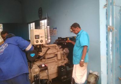  الهلال الاحمر الاماراتي يقدم مضخة لمشروع مياه المجزاع بمضاربة لحج 