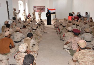 دائرة حقوق الإنسان في الانتقالي تبدأ ورشة حول الإعداد النفسي والذهني لجنود اللواء الأول مشاة بالعاصمة عدن 