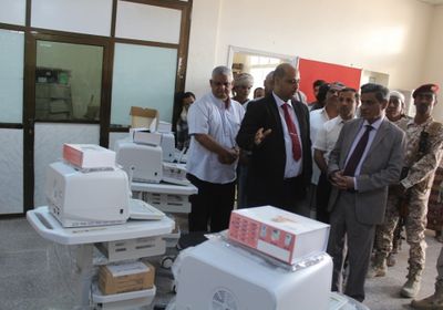 المحافظ البحسني يدشن مشروع توزيع التجهيزات الطبية المقدمة من اليونسيف للمراكز الصحية بساحل حضرموت  