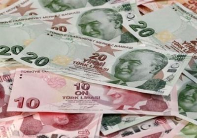 العملة التركية تهوي لمستوى قياسي جديد مقابل الدولار