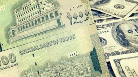 الريال.. بين سندان الحوثي ومطرقة الحكومة 