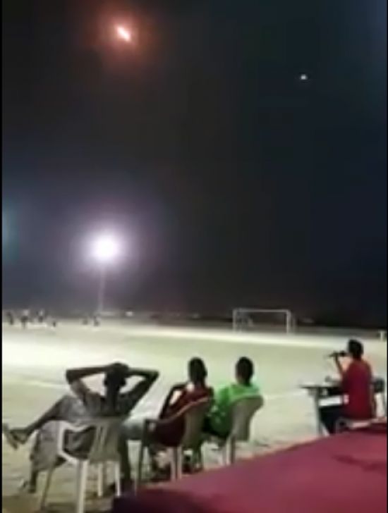 شاهد.. مباراة كرة قدم سعودية تحت الصواريخ الحوثية