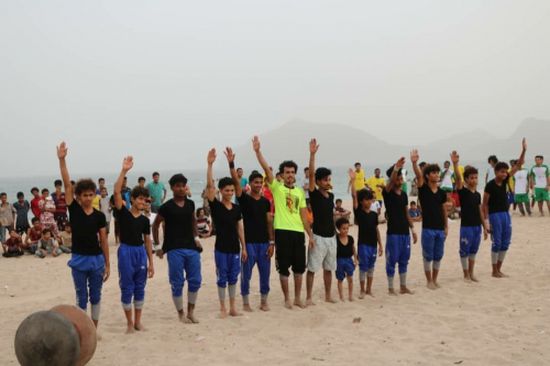 الهلال الأحمر الإماراتي يرعى بطولة كرة الشاطئ لنجوم الزمن الجميل في نادي الشعلة 