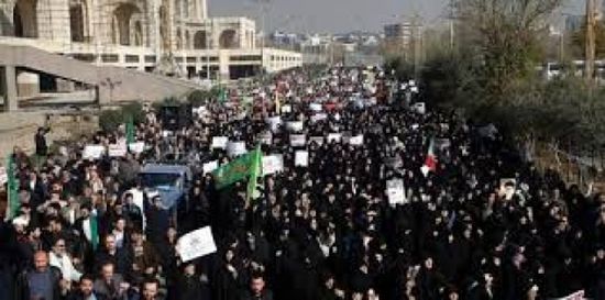 طهران تنتفض.. الاحتجاجات تجتاح العاصمة والأمن يرد بالقمع