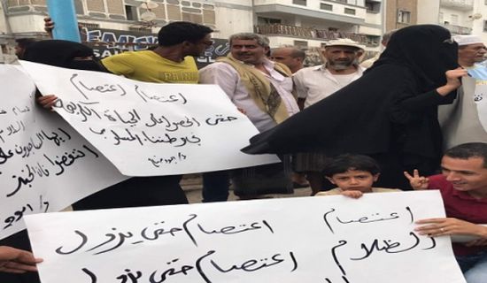 قيادي جنوبي: الاحتجاجات الشعبية في عدن تأتي رفضا لفساد حكومة "بن دغر"