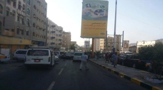 قطع طرق رئيسة في عدن لهذا السبب