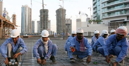 هنود يعملون في قطر يروون مأساتهم في «أرض الجحيم»