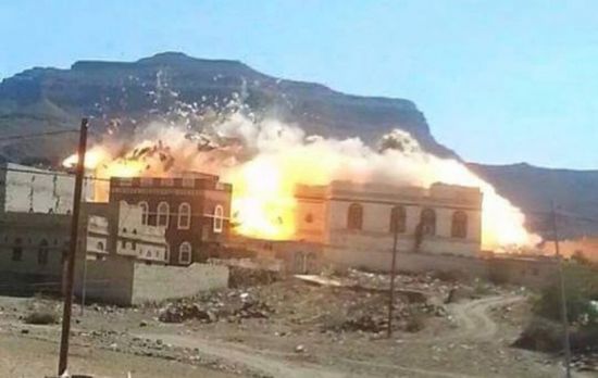 الحوثيون يفجرون منزلين في تعز