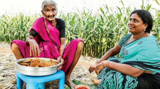جدة هندية تجذب مليون متابع على «يوتيوب» بأطباقها