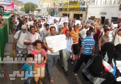 رغم المطالبات اليومية بالرحيل.. حكومة بن دغر تفرض نفسها وتواصل الفشل