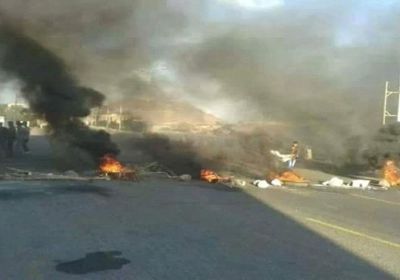 تواصل الاحتجاجات ضد فساد حكومة بن دغر في عدن 