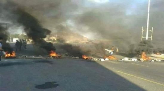 تواصل الاحتجاجات ضد فساد حكومة بن دغر في عدن 