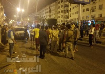 صور..  عدن : مجهولون يستهدفون بقنبلة صوتية مقهى بمدينة المعلا دون أضرار