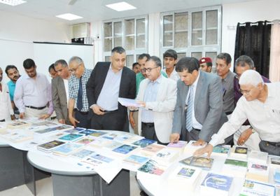 رئيس جامعة عدن يتسلم 1000 كتاب مقدمة من مؤسسة محمد بن راشد