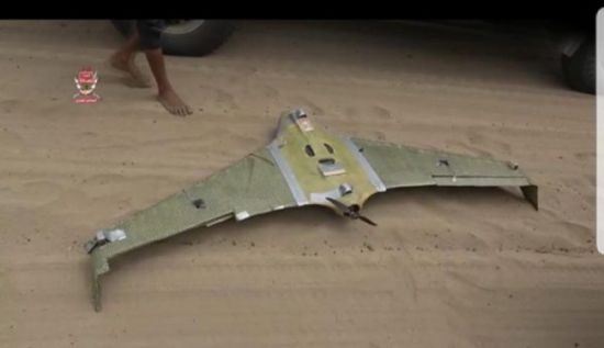 قوات العمالقة تسقط طائرة تابعة للحوثيين في جبهة الدريهمي  ” صورة “  
