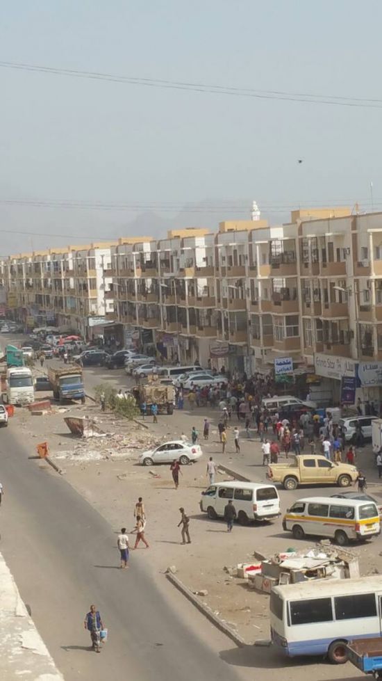 إصابة محافظ تعز جراء انفجار عبوة ناسفة استهدفت موكبه في عدن ومقتل عدد من مرافقيه