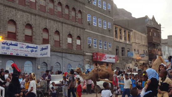 إنهيار العملة و ارتفاع الأسعار بددا فرحة العيد في عدن 