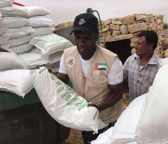 مساعدات الإمارات تصل لمرتفعات وهضاب مومي الخضيرى في سقطرى 