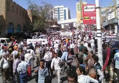 مسيرات في تعز تطالب باستكمال تحرير المحافظة
