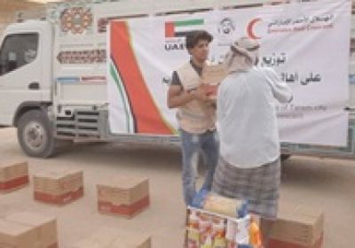  الهلال الأحمر الإماراتي تسير قافلة إغاثية لأهالي الدريهمي بالحديدة