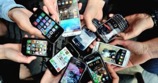 دراسة تحذر من شاشات الهواتف الذكية: أقذر من قاعدة  "التواليت"