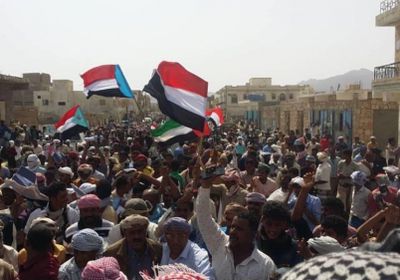 أهالي سقطرى ينتفضون احتجاجا على تجاوزات المحافظ الإصلاحي