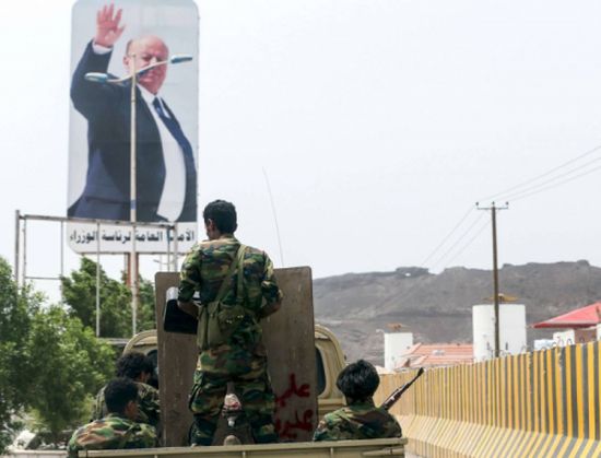صحيفة دولية: حسابات هادي السياسية تكرس الاحتقان في عدن