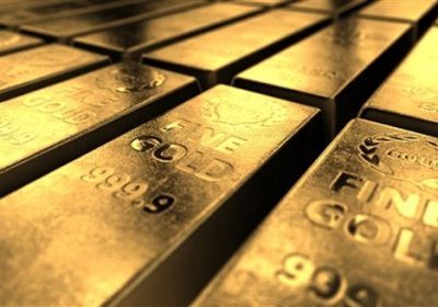 الذهب ينزل من أعلى مستوى في أسبوع