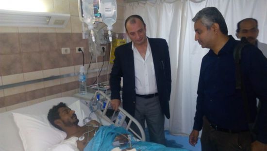 مدير مكتب جرحى الساحل الغربي في مصر يزور ويعايد على الجرحى في المستشفيات.