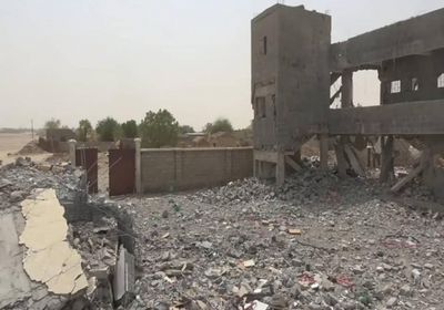 شاهد.. الحوثيون يفجرون مدرسة حكومية بحجة.. وتهجير سكان المنطقة