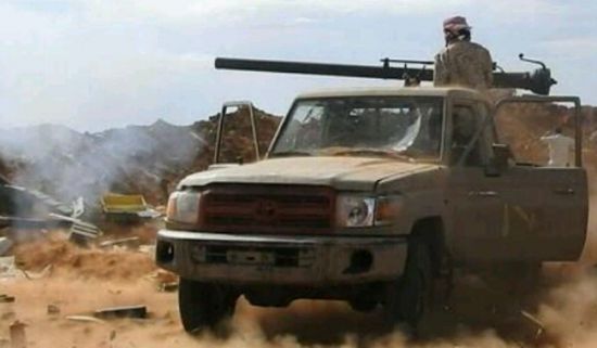 الجيش يغنم صاروخ حوثي من نوع “زلزال” كان بحوزة المليشيات في البيضاء