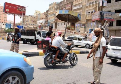 أمن المكلا يضبط مجموعة من الشبان.. والسبب غريب