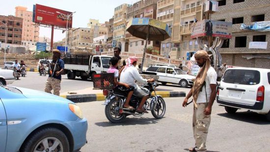 أمن المكلا يضبط مجموعة من الشبان.. والسبب غريب